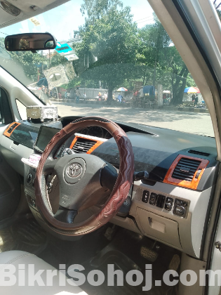 Toyota X Noah with Sunroof & Moonroof